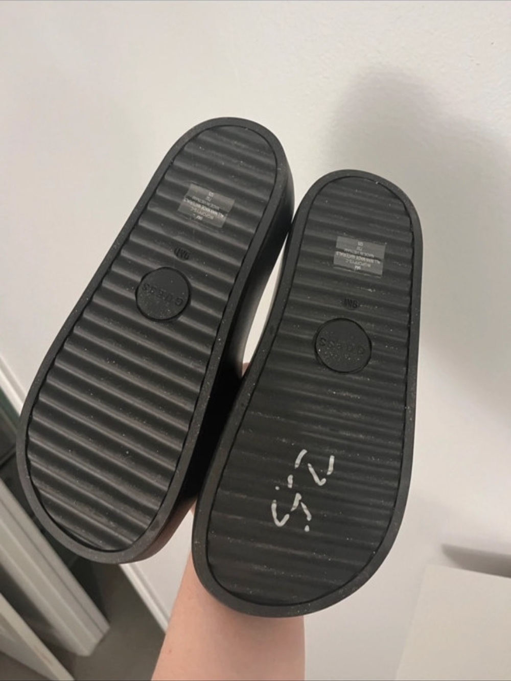 Guess Slides - Picture 3 of 3